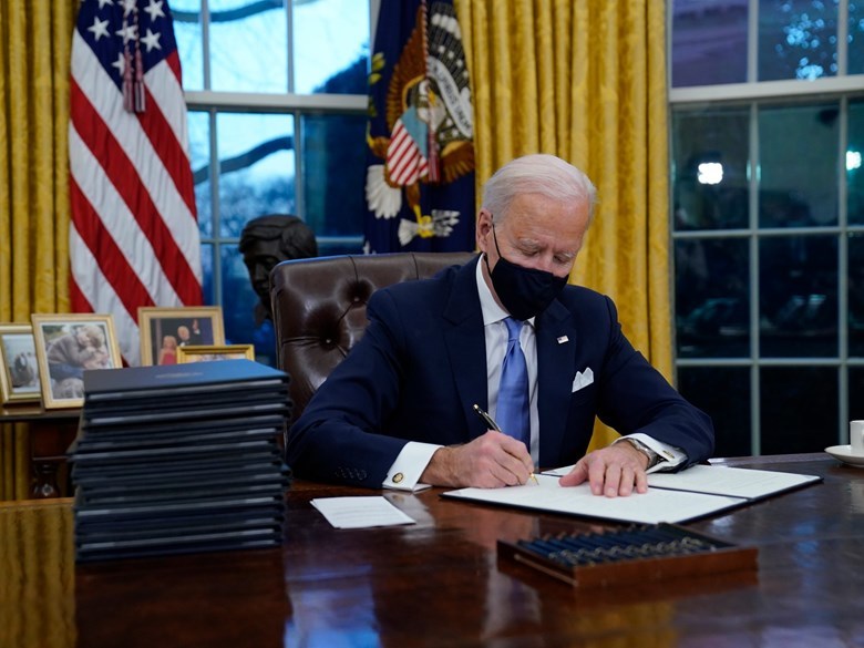 Biden Exorder desk
