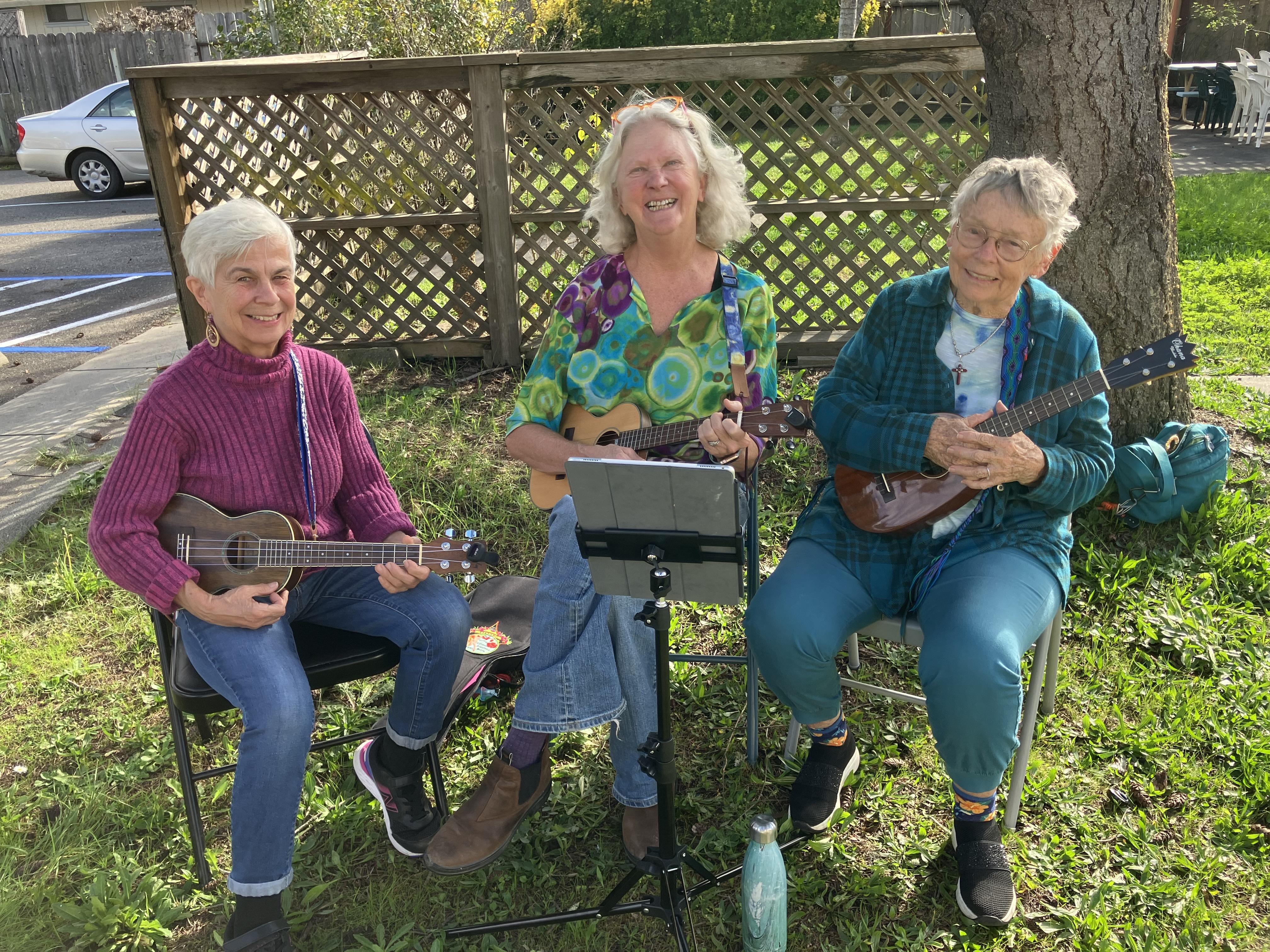 07 RR UkuleleGroup