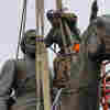 Richmond, Va., Mayor Orders Emergency Removal Of Confederate Statues